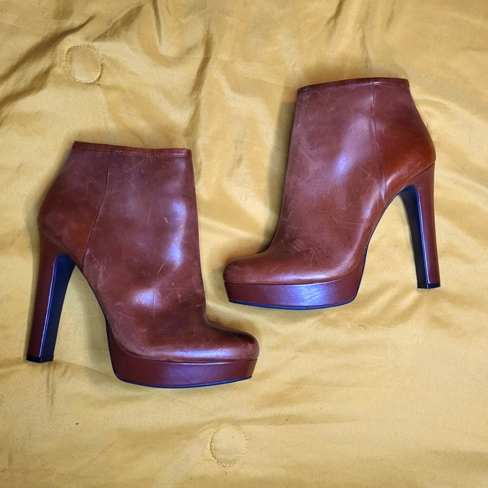 Cognac Gianni Bini ankle boots
